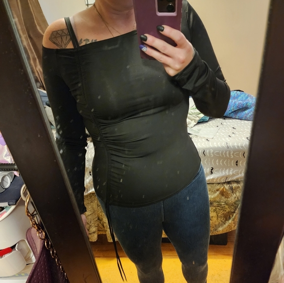 Halara workout top - Picture 2 of 3